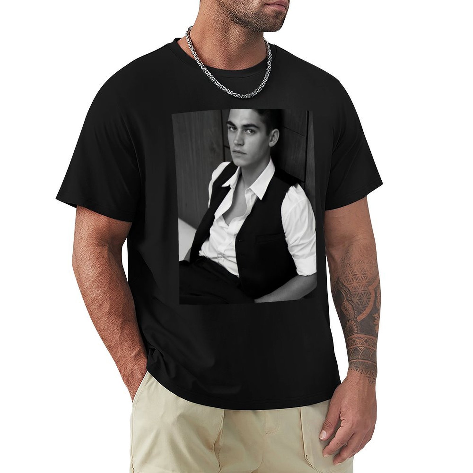 Mens Fashion Magazines - ฮีโร่ ไฟน์ส ทิฟฟิน - เสื้อยืด TINGS