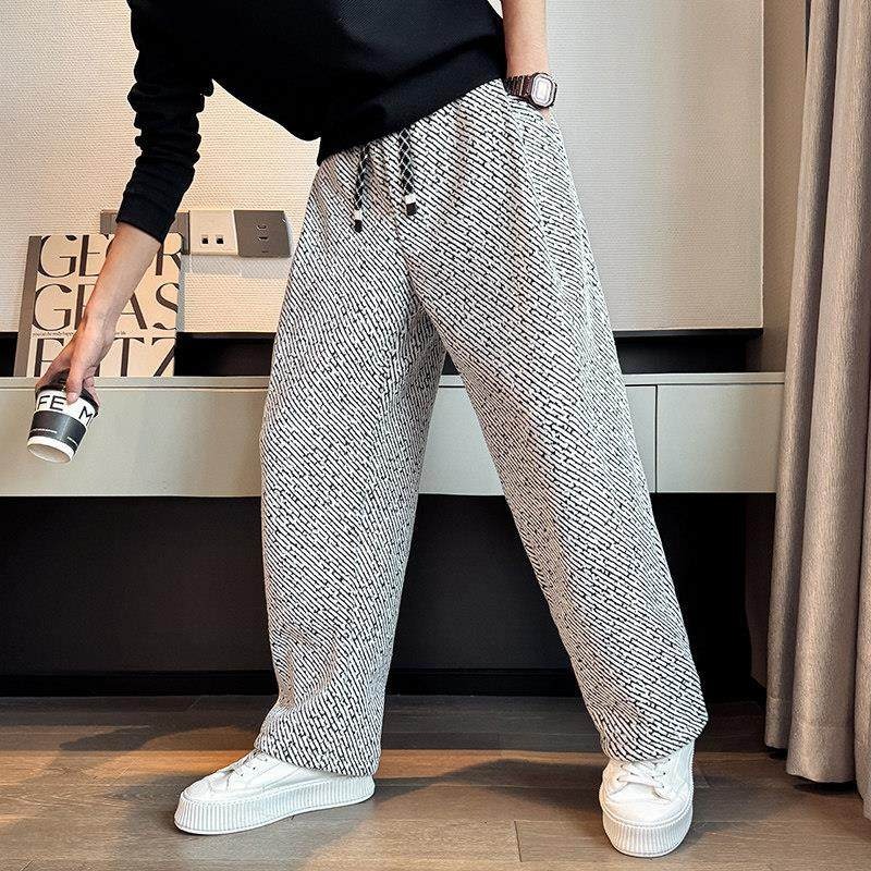 Mens Fashion Dark Grey Pants - กางเกงลำลองผู้ชายสุดเท่ปี 2026 สไตล์เกาหลีสำหรับฤดูใบไม้ร่วง กางเกงแฟชั่นแนวสตรีทสีเทาเข้ม ดำ ขาว