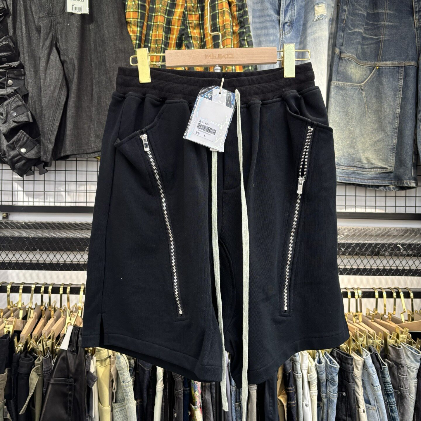 MIJKO กางเกงขาสั้นสีดำสีเทาเข้ - Mens Fashion Dark Grey Pants บทวิจารณ์และราคา